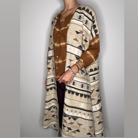 Stunning Priestess & Deer - Picture 1 of 7